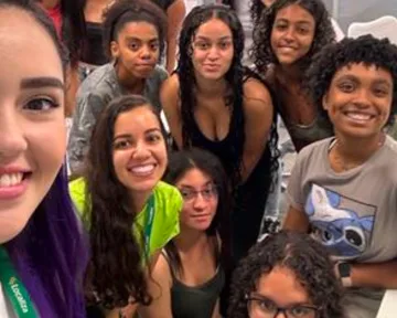 Participantes reunidos em roda durante o encontro