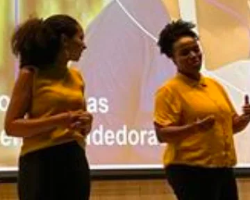 Palestra para plateia de jovens no encontro